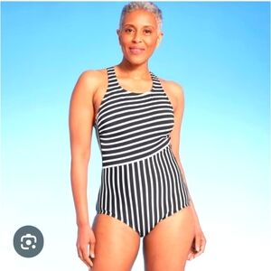 NWT LANDS' END WOMEN'S UPF 50+ ONE PIECE SWIMSUIT.